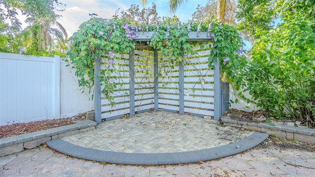 2807 WINDCREST OAKS COURT, Valrico, FL 33594