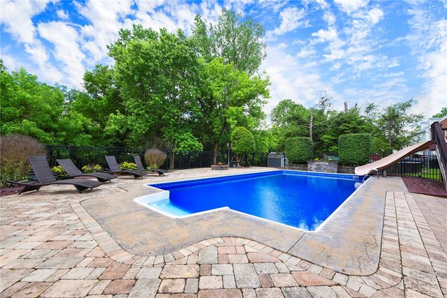 153 Oakwood, Peters Twp, PA 15317