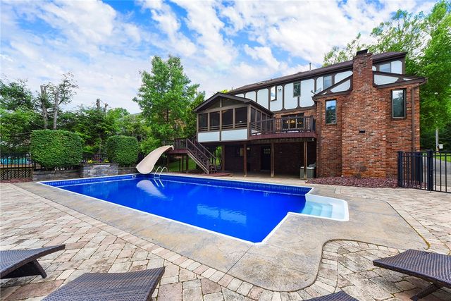 153 Oakwood, Peters Twp, PA 15317