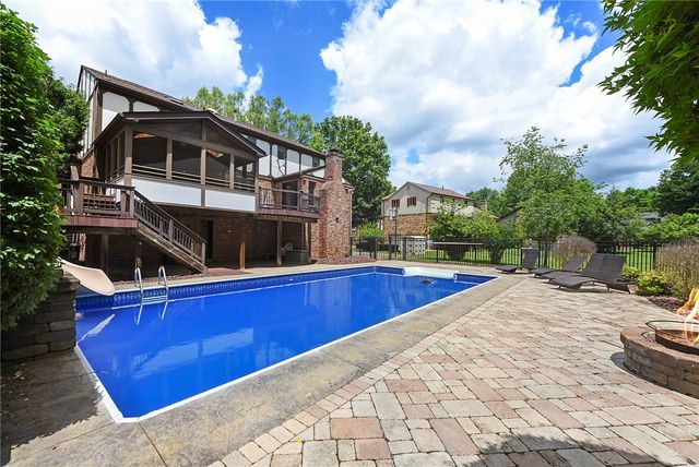 153 Oakwood, Peters Twp, PA 15317
