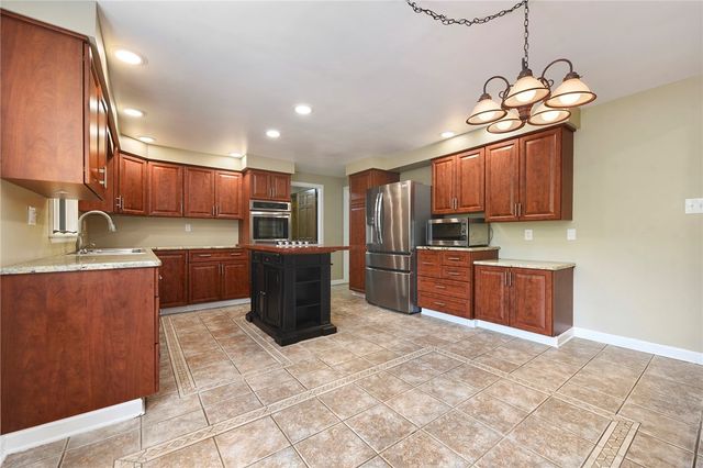153 Oakwood, Peters Twp, PA 15317
