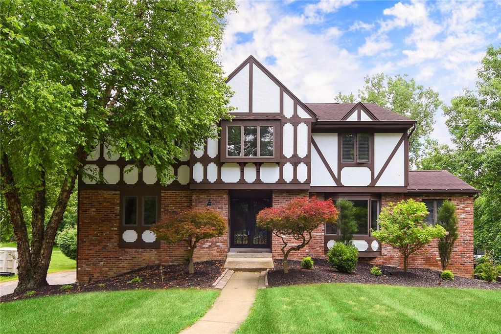153 Oakwood, Peters Twp, PA 15317
