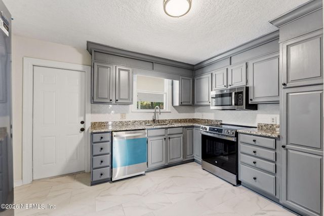 4626 BIRKENHEAD Road, Jacksonville, FL 32210