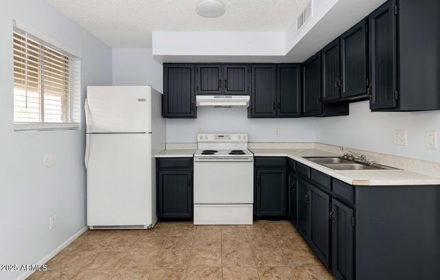 822 E CAROL Avenue, Phoenix, AZ 85020