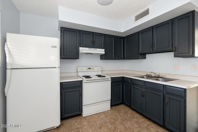 822 E CAROL Avenue, Phoenix, AZ 85020