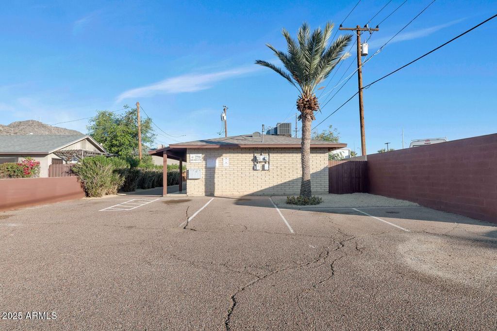 822 E CAROL Avenue, Phoenix, AZ 85020 — photo 2