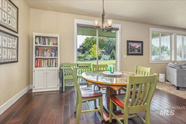 12621 S Carriage Hill Way, Nampa, ID 83686