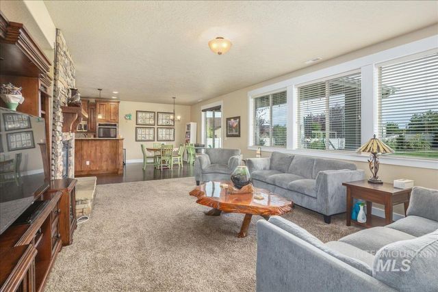 12621 S Carriage Hill Way, Nampa, ID 83686