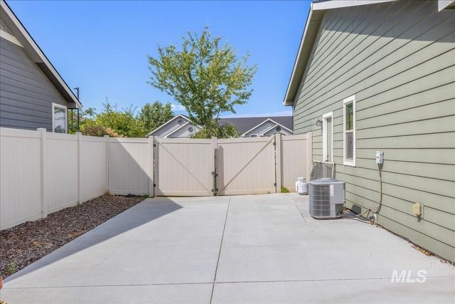 12621 S Carriage Hill Way, Nampa, ID 83686