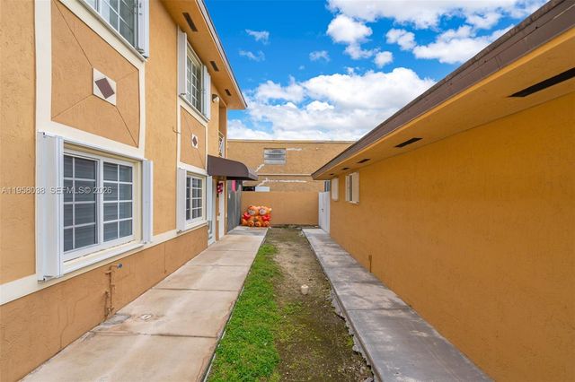 10285 NW 80th Ct 207, Hialeah Gardens, FL 33016