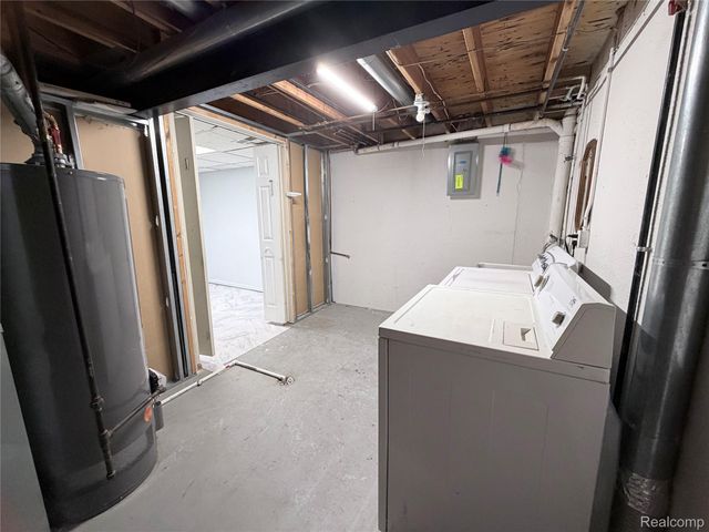 8936 Scotia Drive, Sterling Heights, MI 48312