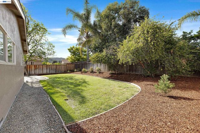 4061 Holland Dr, Pleasanton, CA 94588