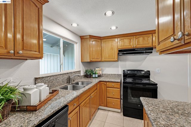 4061 Holland Dr, Pleasanton, CA 94588