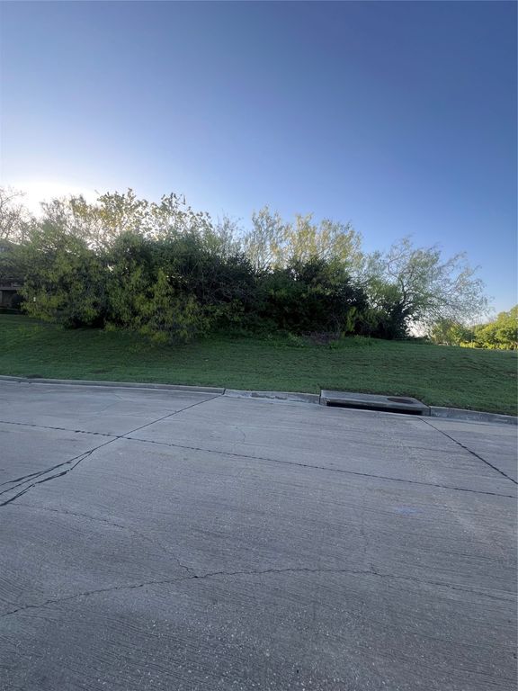 2412 Skyline Court, Cedar Hill, TX 75104