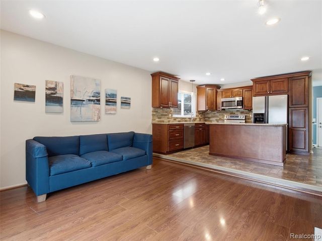 46462 Peach Grove Avenue, Macomb, MI 48044