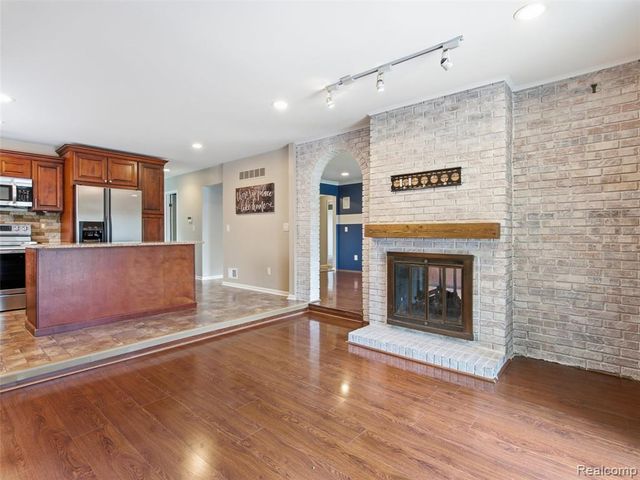 46462 Peach Grove Avenue, Macomb, MI 48044