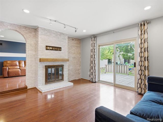 46462 Peach Grove Avenue, Macomb, MI 48044