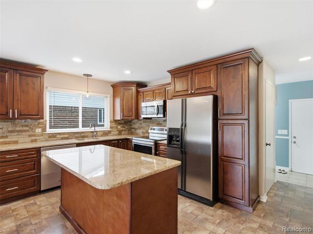 46462 Peach Grove Avenue, Macomb, MI 48044