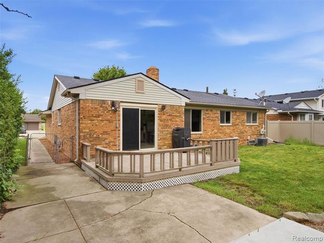 46462 Peach Grove Avenue, Macomb, MI 48044