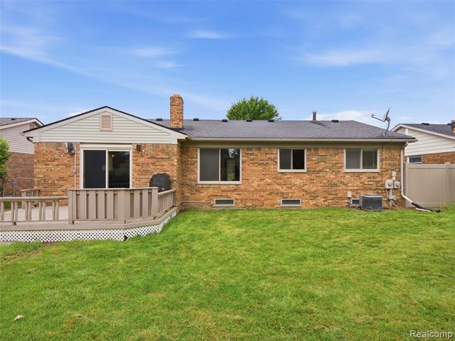 46462 Peach Grove Avenue, Macomb, MI 48044