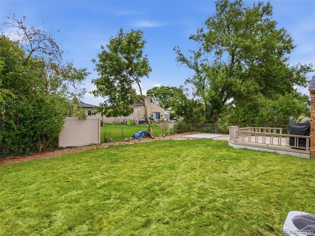 46462 Peach Grove Avenue, Macomb, MI 48044