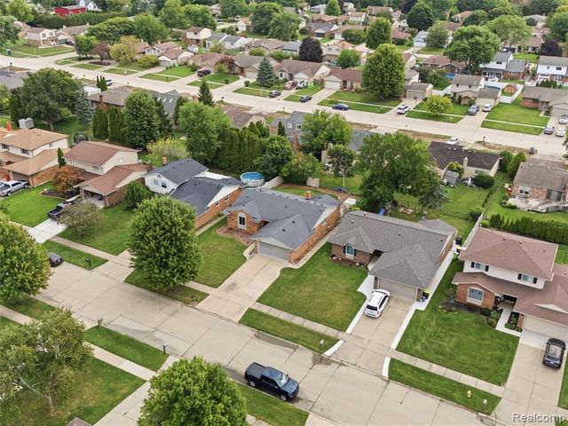 46462 Peach Grove Avenue, Macomb, MI 48044