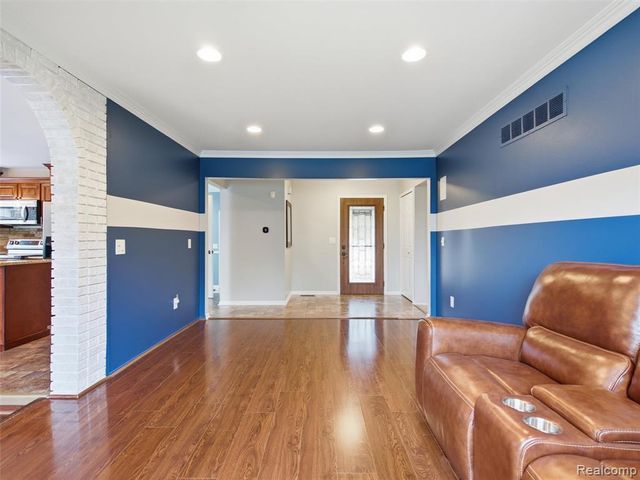 46462 Peach Grove Avenue, Macomb, MI 48044