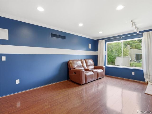 46462 Peach Grove Avenue, Macomb, MI 48044