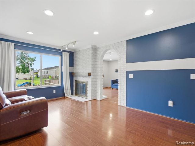 46462 Peach Grove Avenue, Macomb, MI 48044