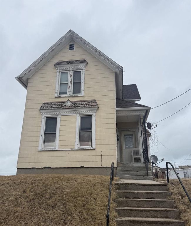 921 S 13TH STREET, Manitowoc, WI 54220