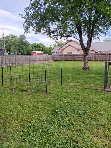 224 N Adams Street, Harrison, AR 72601