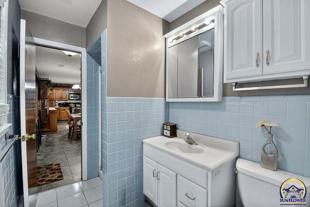 4945 NW Rochester RD, Topeka, KS 66617