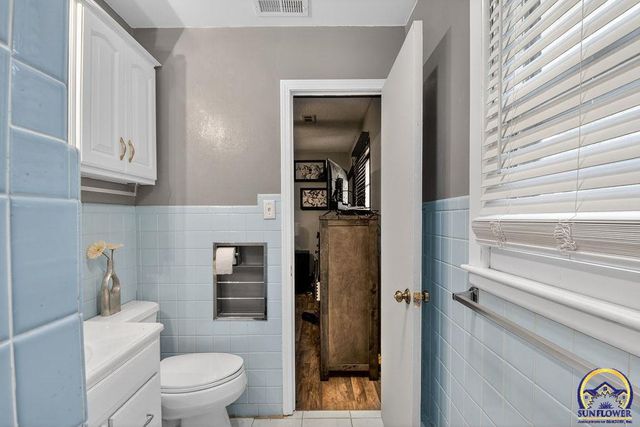 4945 NW Rochester RD, Topeka, KS 66617