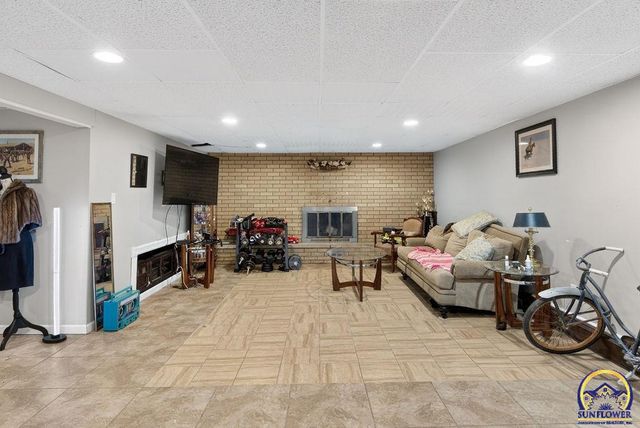 4945 NW Rochester RD, Topeka, KS 66617