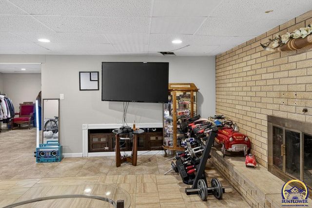 4945 NW Rochester RD, Topeka, KS 66617