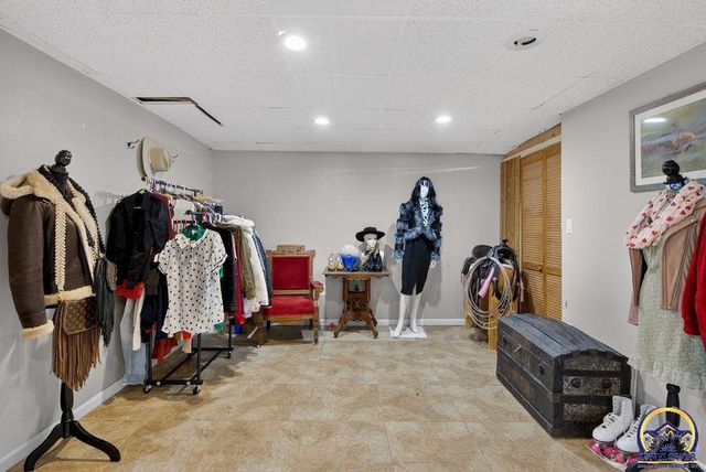 4945 NW Rochester RD, Topeka, KS 66617