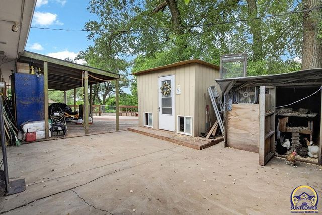 4945 NW Rochester RD, Topeka, KS 66617