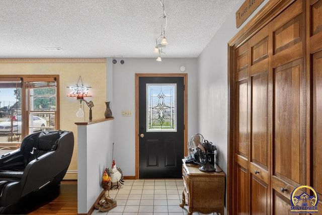 4945 NW Rochester RD, Topeka, KS 66617