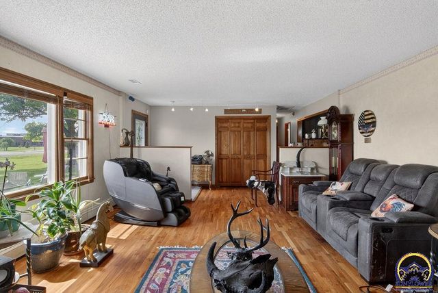 4945 NW Rochester RD, Topeka, KS 66617