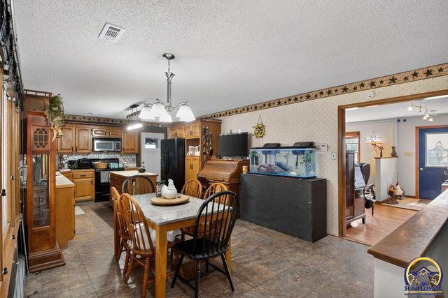 4945 NW Rochester RD, Topeka, KS 66617