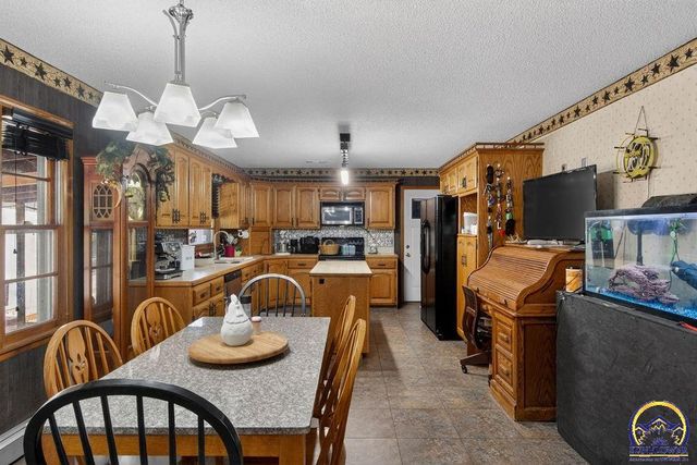 4945 NW Rochester RD, Topeka, KS 66617