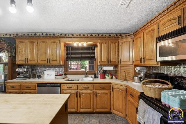 4945 NW Rochester RD, Topeka, KS 66617