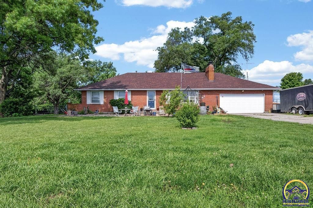 4945 NW Rochester RD, Topeka, KS 66617