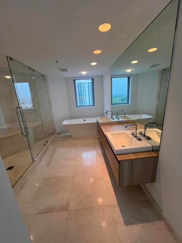 17111 BISCAYNE Boulevard 1903, North Miami Beach, FL 33160