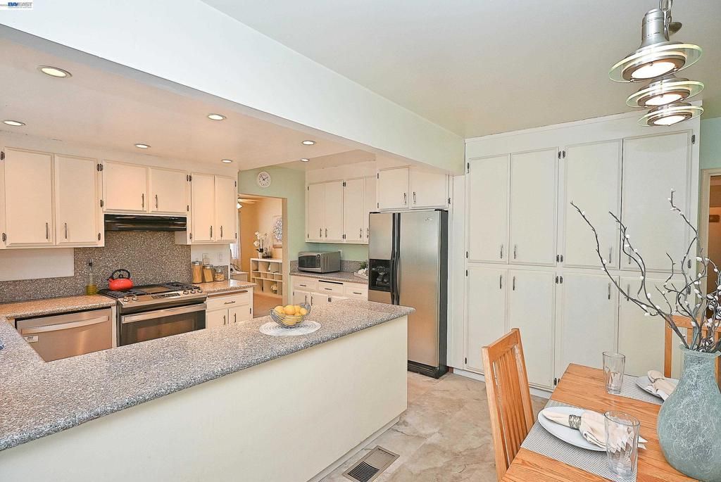 Image 10 of property listing at 18616 Sandy Rd, Castro Valley, CA 94546