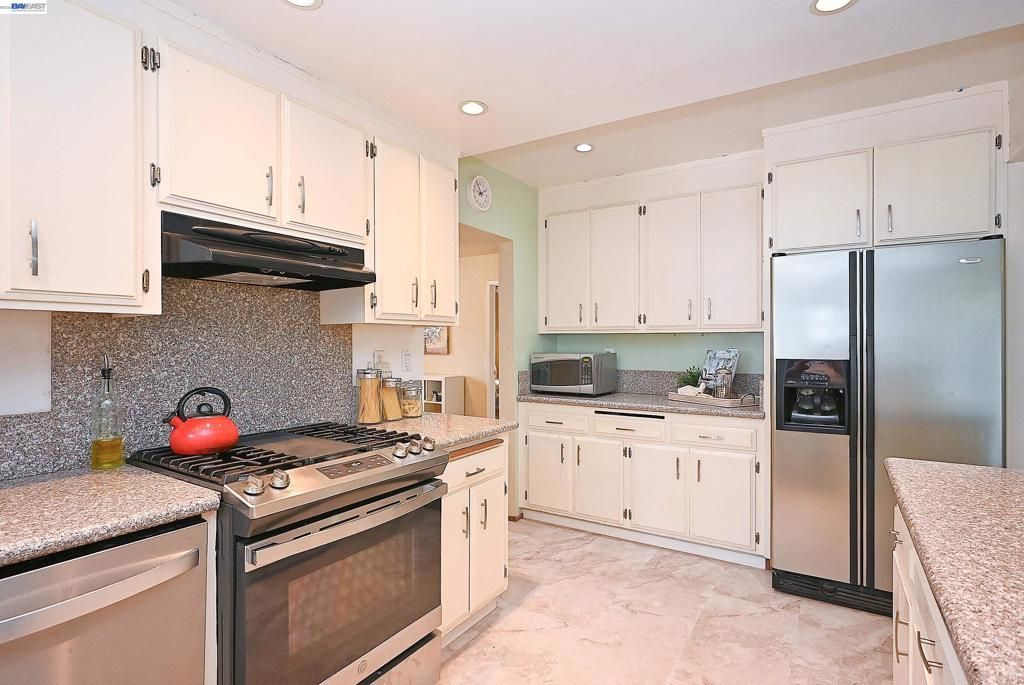 Image 13 of property listing at 18616 Sandy Rd, Castro Valley, CA 94546