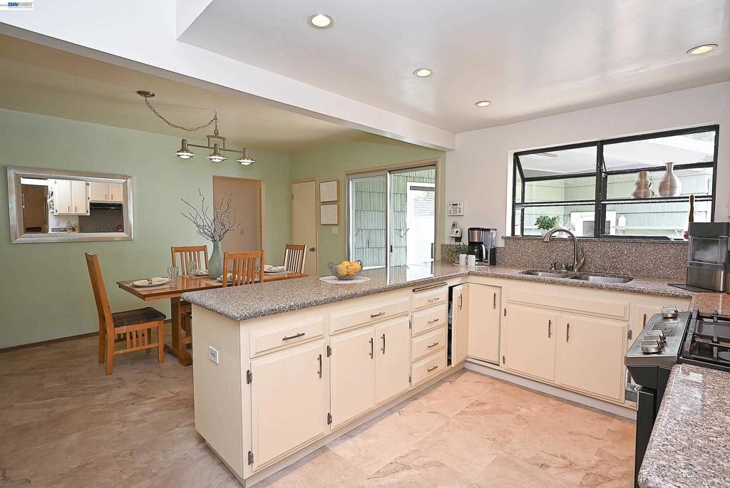 Image 14 of property listing at 18616 Sandy Rd, Castro Valley, CA 94546