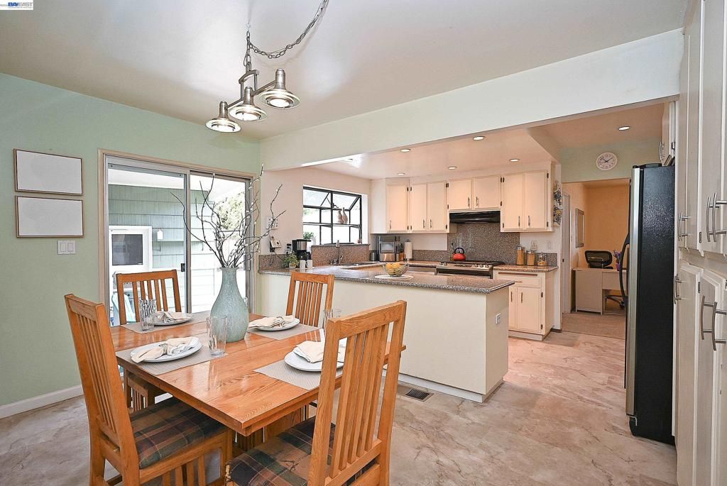 Image 7 of property listing at 18616 Sandy Rd, Castro Valley, CA 94546