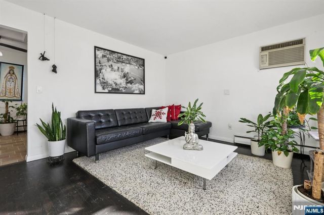 89 Anderson Avenue, Wallington, NJ 07057