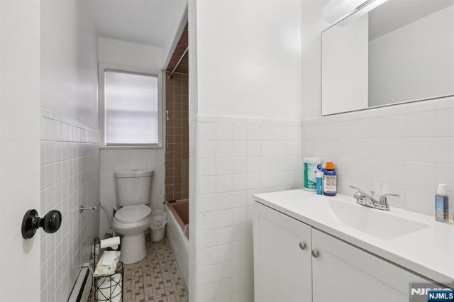 89 Anderson Avenue, Wallington, NJ 07057